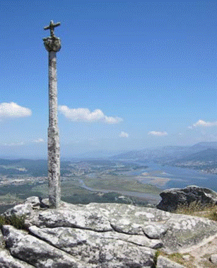 Cruzeiro en la cumbre de la colina de Santa Tecla